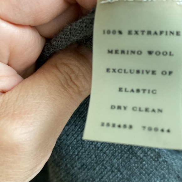100% extra fine merino wool gray cardigan from Ann Taylor size SP - Picture 3 of 3